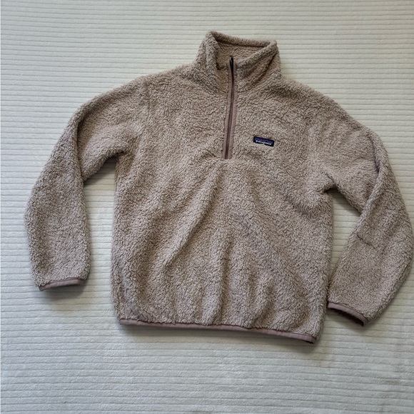 Patagonia Women's Fleece Pullover Jacket in Light Taupe - Picture 2 of 9